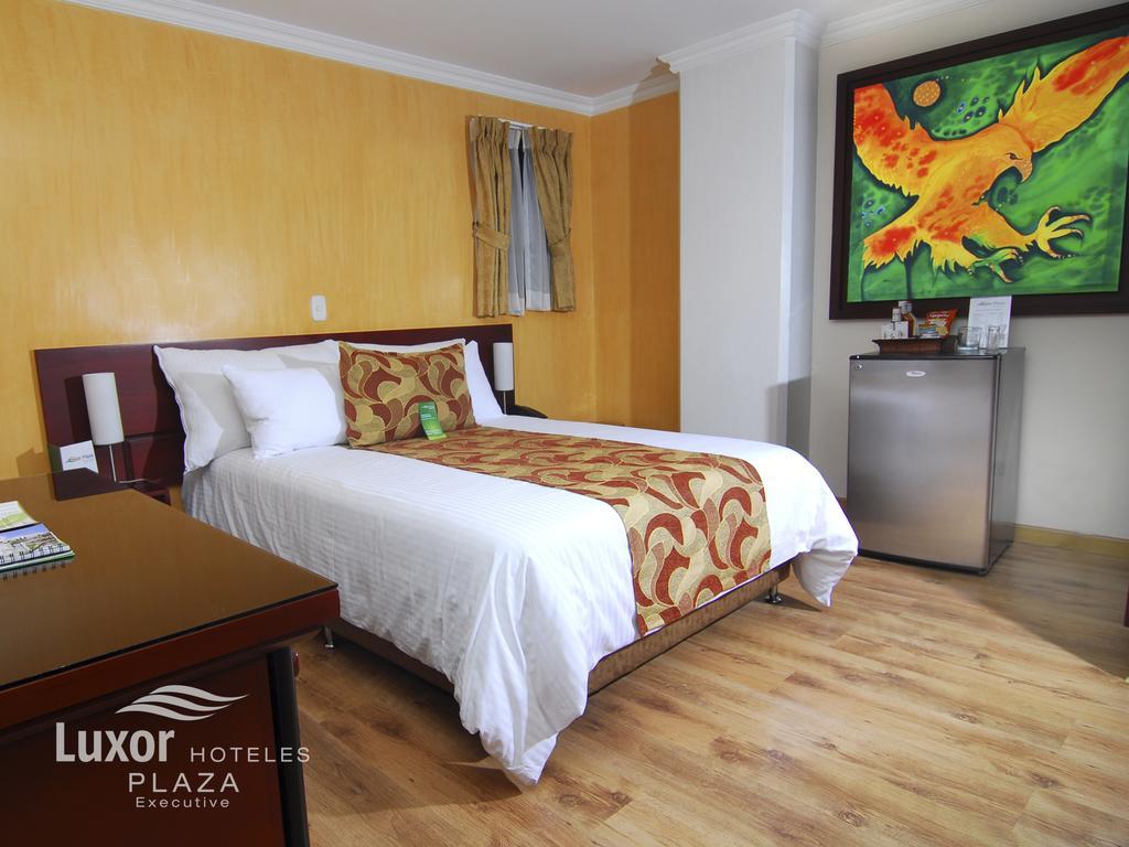 Luxor Plaza Hotel Pereira Bagian luar foto
