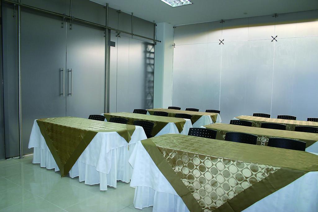 Luxor Plaza Hotel Pereira Bagian luar foto