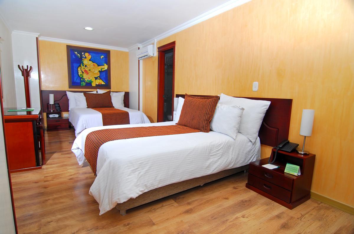 Luxor Plaza Hotel Pereira Bagian luar foto
