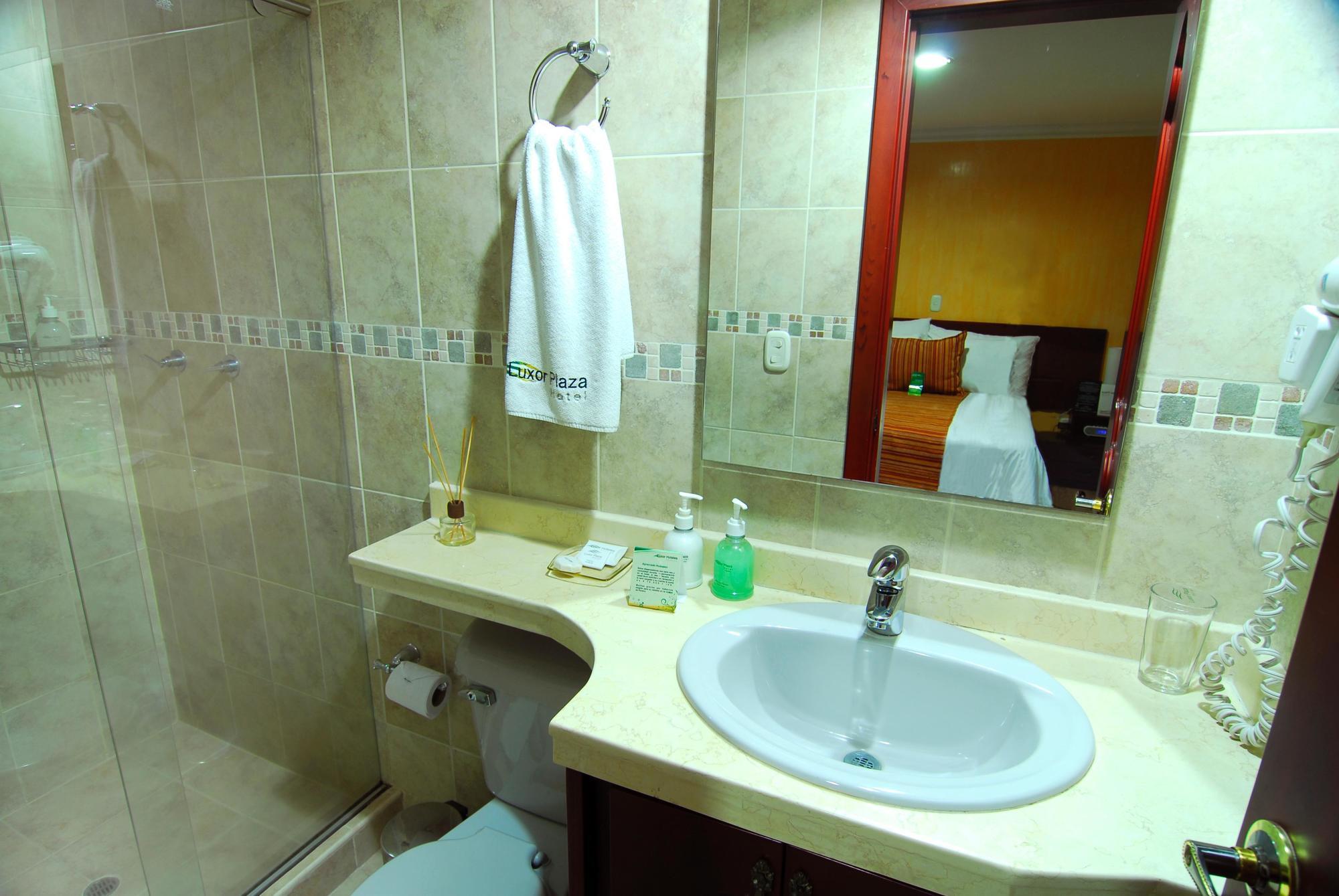 Luxor Plaza Hotel Pereira Bagian luar foto