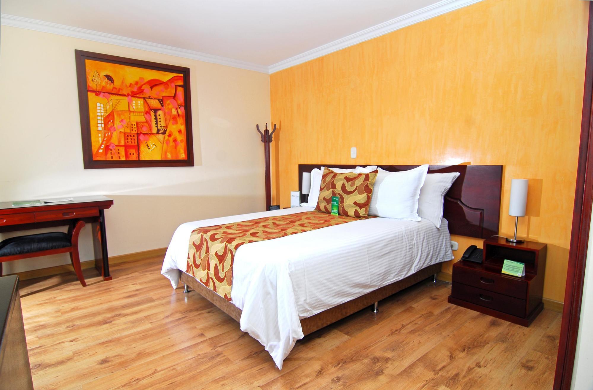 Luxor Plaza Hotel Pereira Bagian luar foto