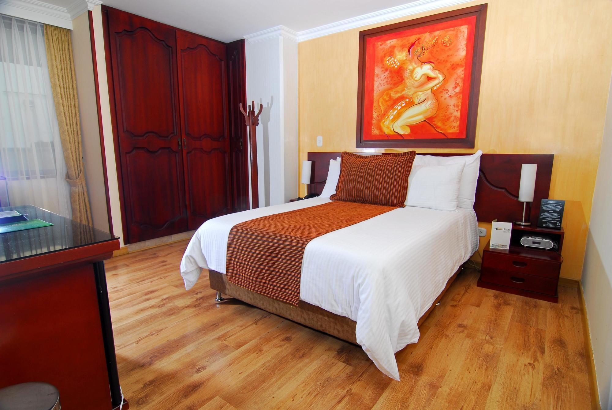 Luxor Plaza Hotel Pereira Bagian luar foto