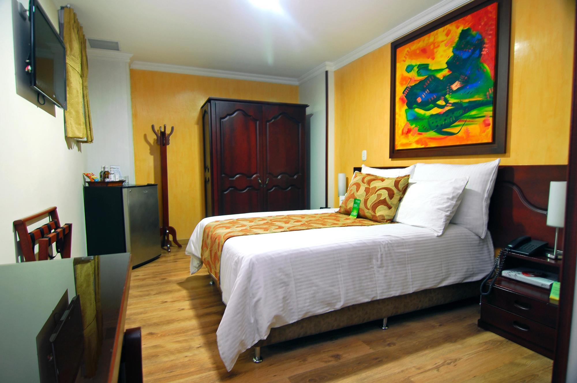 Luxor Plaza Hotel Pereira Bagian luar foto