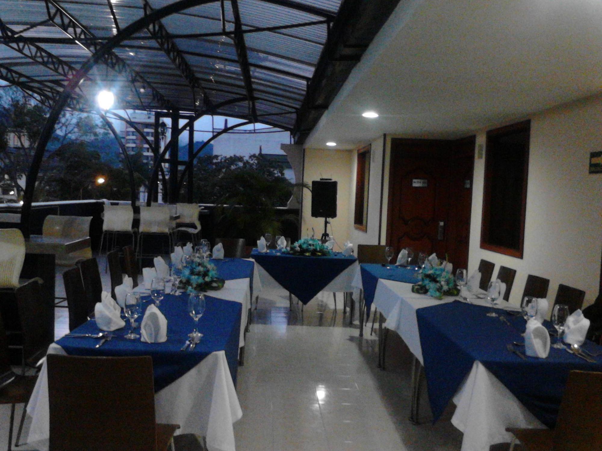Luxor Plaza Hotel Pereira Bagian luar foto