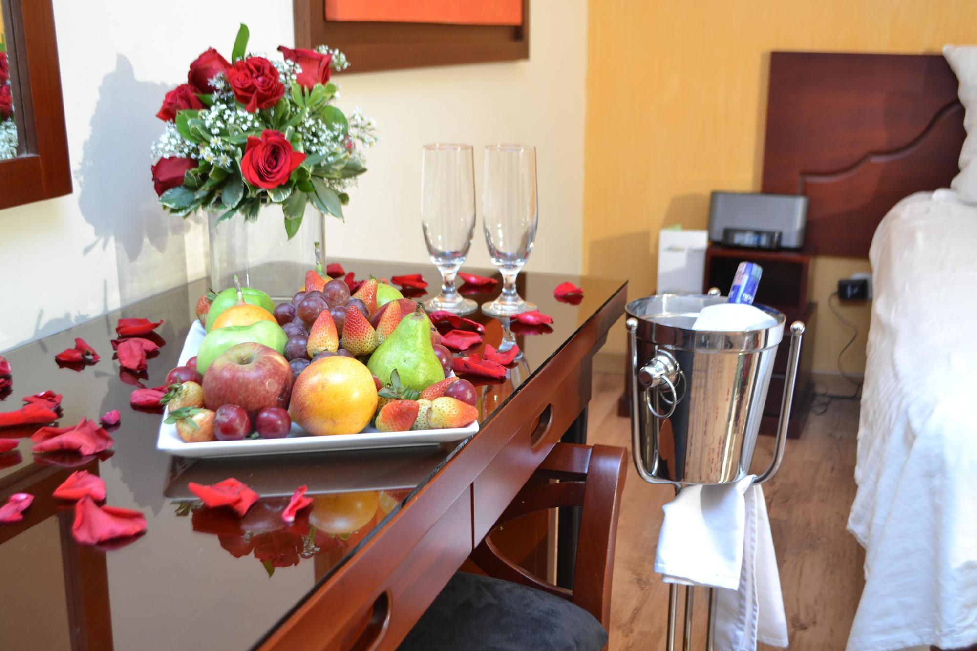 Luxor Plaza Hotel Pereira Bagian luar foto