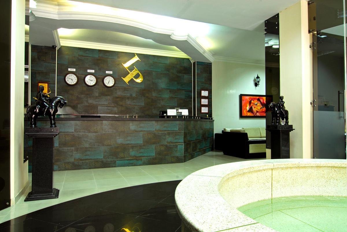 Luxor Plaza Hotel Pereira Bagian luar foto