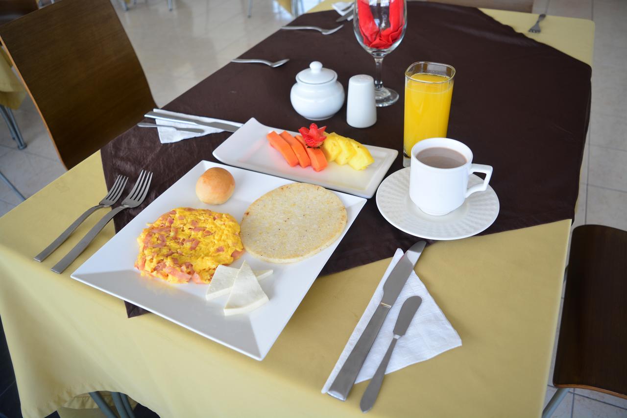 Luxor Plaza Hotel Pereira Bagian luar foto