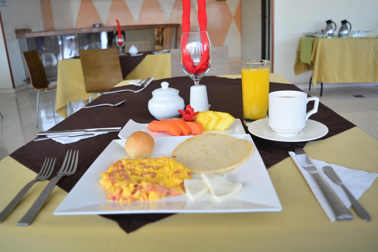 Luxor Plaza Hotel Pereira Bagian luar foto