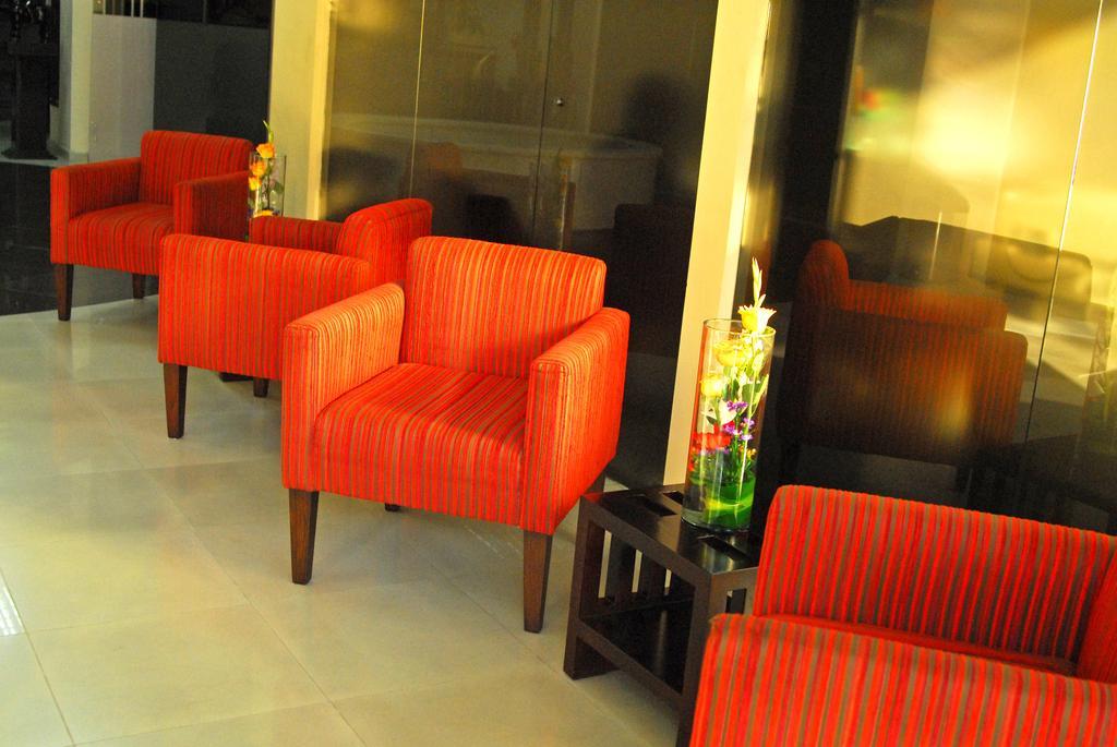 Luxor Plaza Hotel Pereira Bagian luar foto