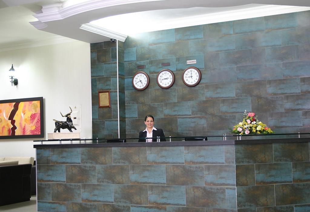 Luxor Plaza Hotel Pereira Bagian luar foto