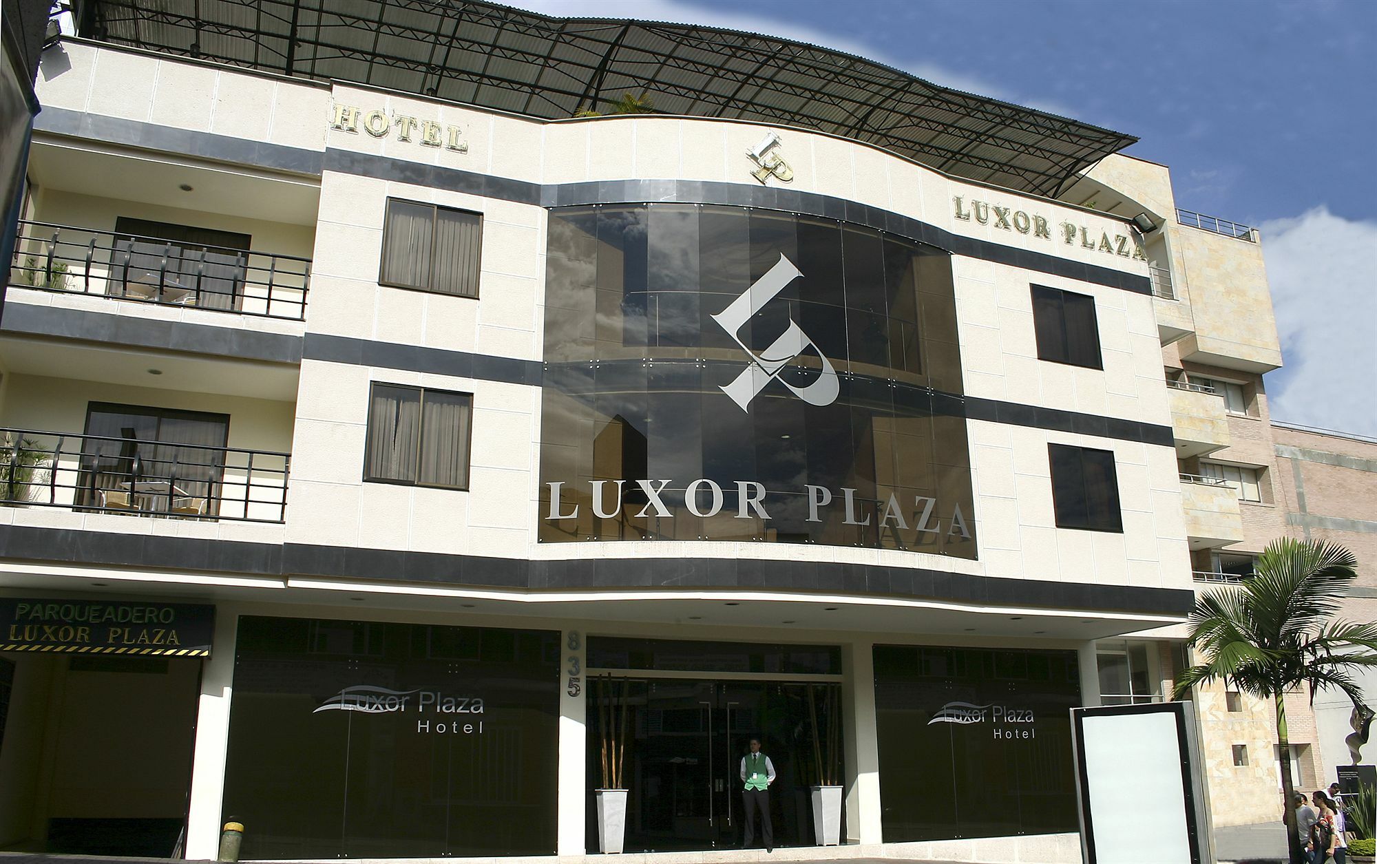 Luxor Plaza Hotel Pereira Bagian luar foto