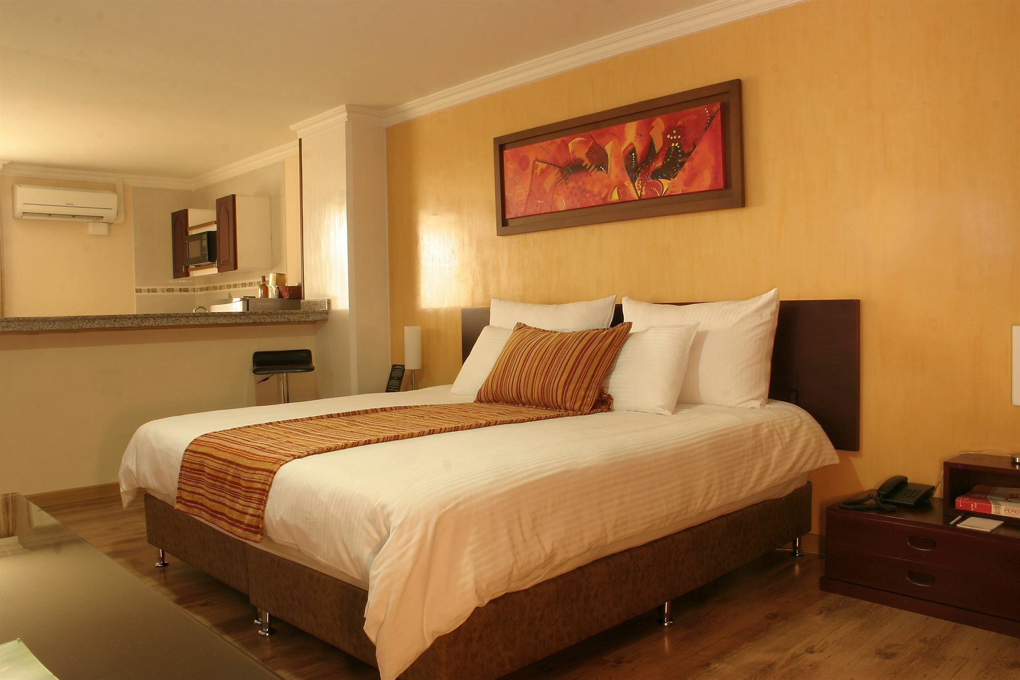 Luxor Plaza Hotel Pereira Bagian luar foto
